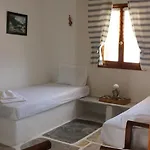 Traditional House By The Σπίτι διακοπών Αγία Θεοδότη