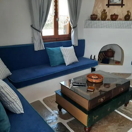 Дом отдыха Traditional House By The Beach