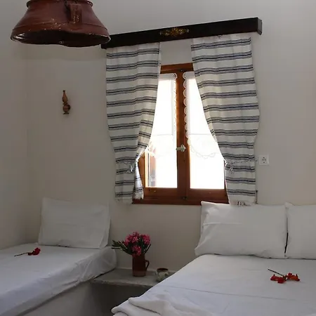 Traditional House By The Holiday home *