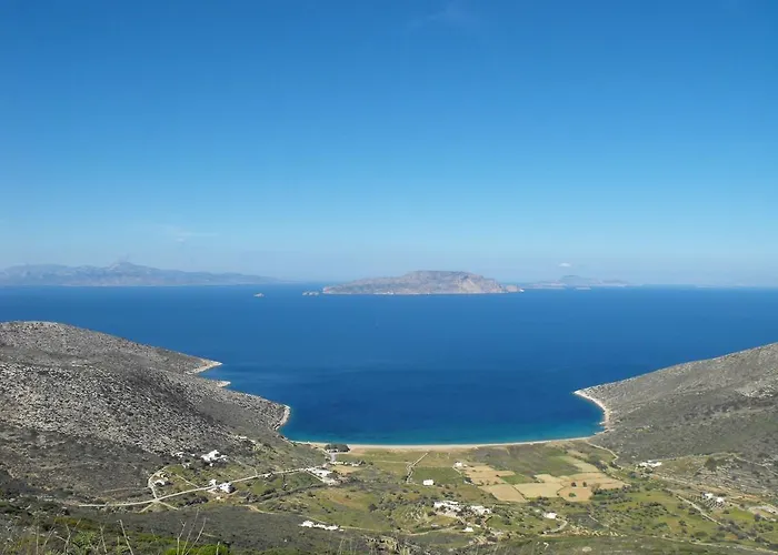 Traditional House By The Nyaraló Ajía Theodóti